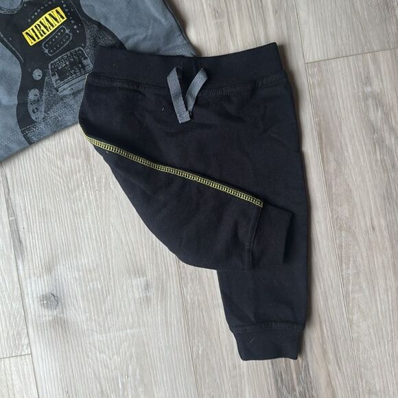 NIRVANA Gray Baby Outfit Size 3-6 months, Rock, 90’s , Aleternative - Picture 3 of 5